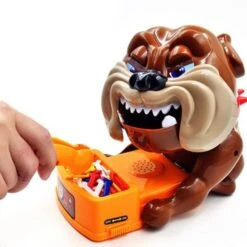 Bobby Bijt – Actiespel -Beste Speelgoed Winkel bobby bijt actiespel goliath 1 1