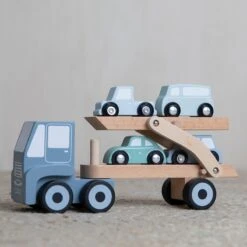 Little Dutch LD4453 Houten Autotransporter Blauw 13 Little Dutch LD4453 Houten Autotransporter Blauw -Beste Speelgoed Winkel little dutch 4453 autotransporter 2