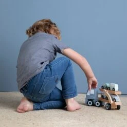 Little Dutch LD4453 Houten Autotransporter Blauw 15 Little Dutch LD4453 Houten Autotransporter Blauw -Beste Speelgoed Winkel little dutch 4453 autotransporter 4