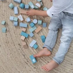 Little Dutch Houten Blokkenton Blauw LittleDutch -Beste Speelgoed Winkel little dutch 4413 blauw houten blokken in ton 4