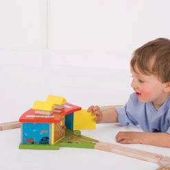 BigJigs BJT119 Rail Remise Voor 3 Treinen 7 BigJigs BJT119 Rail Remise Voor 3 Treinen -Beste Speelgoed Winkel remise 3 treinen bigjigs bjt119 1 1