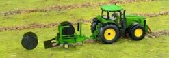 Siku 2266 Ronde Hooibalen Wikkelaar John-Deere -Beste Speelgoed Winkel siku 2266 john dere ronde balen wikkelaar incl 2 balen speelactief.nl 1